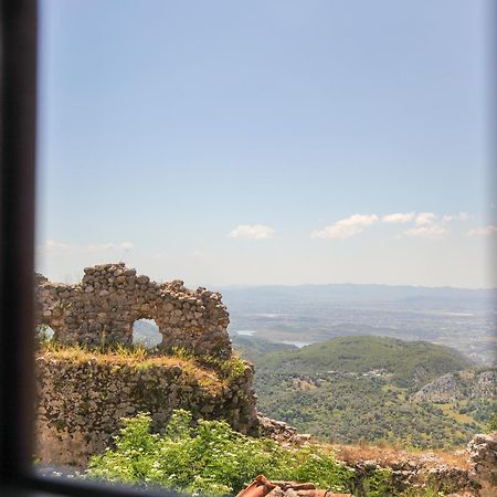 The House Of Dollma , Inside Kruja Castle Hotel Екстериор снимка