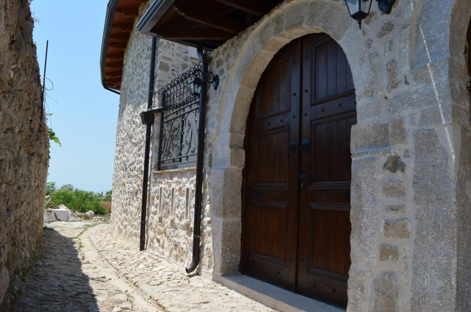 The House Of Dollma , Inside Kruja Castle Hotel Екстериор снимка