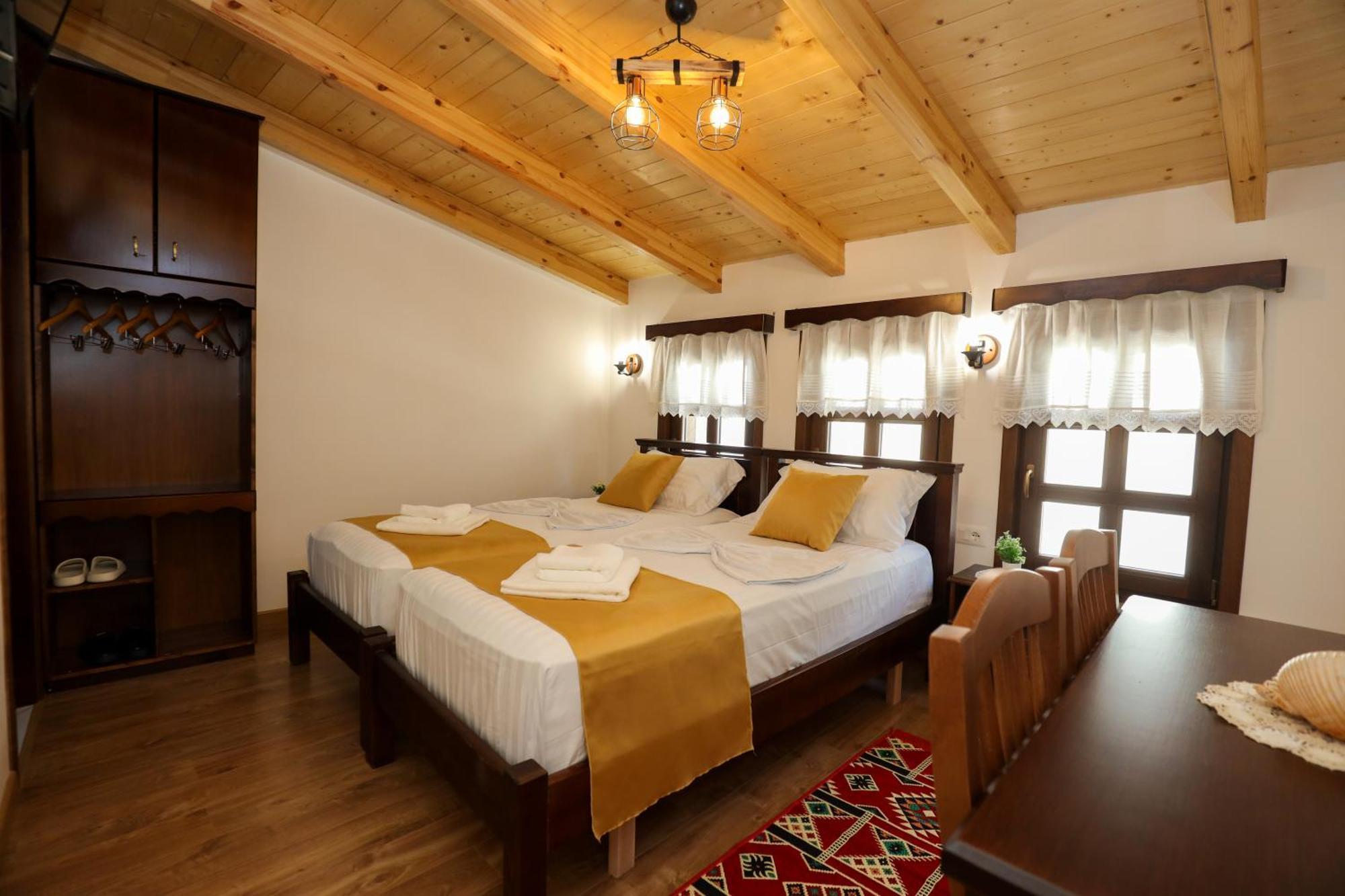 The House Of Dollma , Inside Kruja Castle Hotel Стая снимка