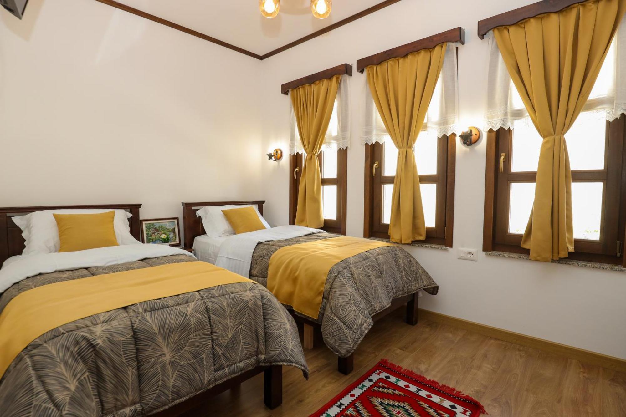 The House Of Dollma , Inside Kruja Castle Hotel Екстериор снимка