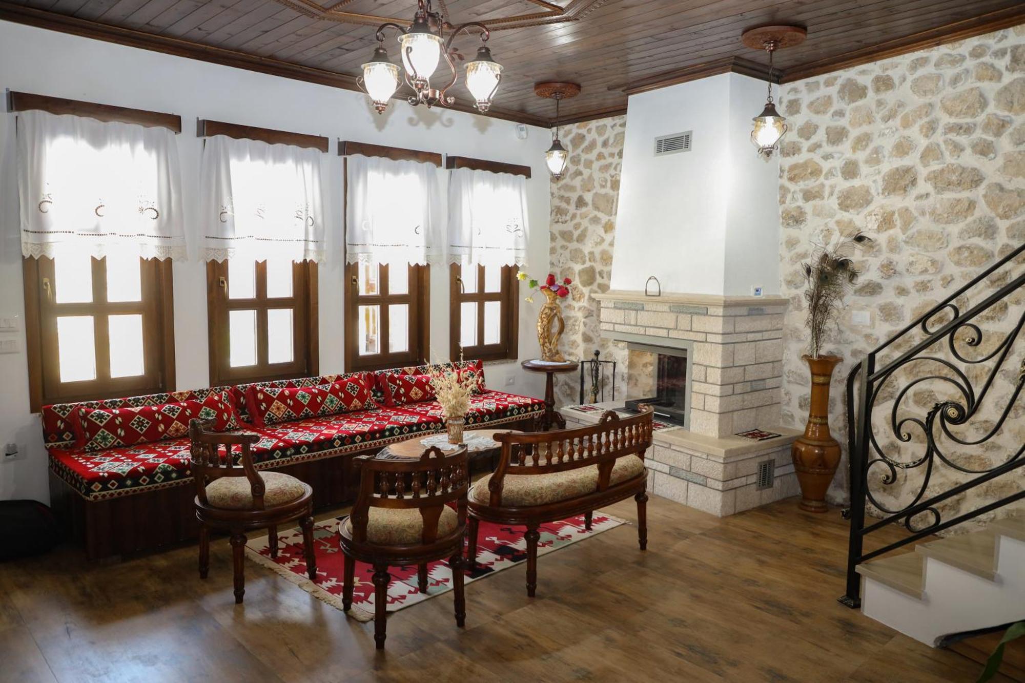 The House Of Dollma , Inside Kruja Castle Hotel Екстериор снимка